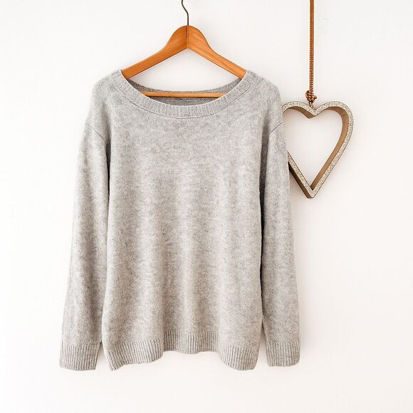 Cupcakes and Cashmere Womens Plus Size 3X Gnome Plush Sweater Gray Scoop Neck - Picture 2 of 10